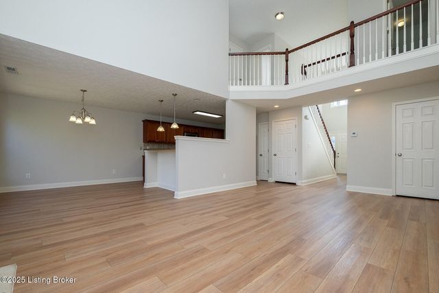 8815 Eli Dr, Louisville, KY 40291