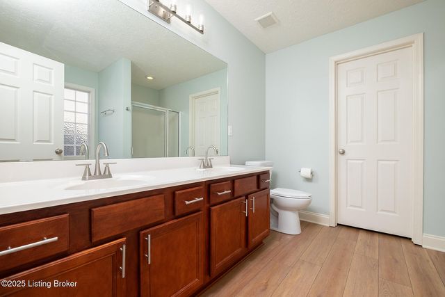 8815 Eli Dr, Louisville, KY 40291