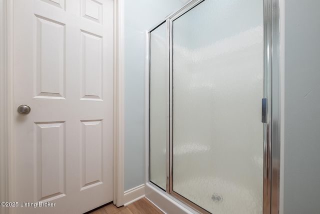 8815 Eli Dr, Louisville, KY 40291