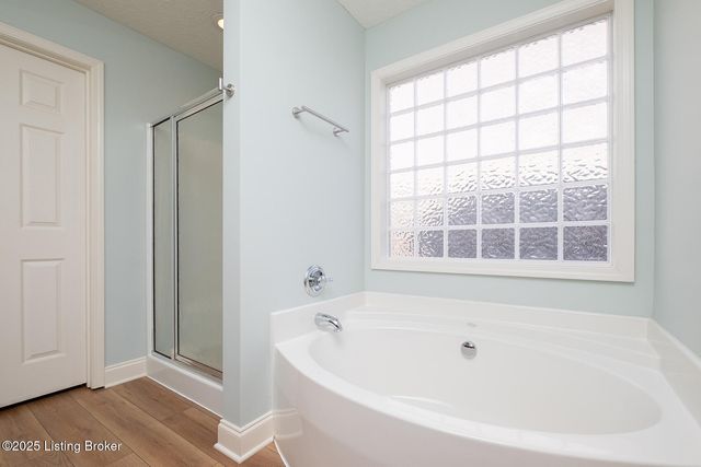 8815 Eli Dr, Louisville, KY 40291