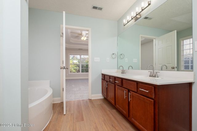 8815 Eli Dr, Louisville, KY 40291