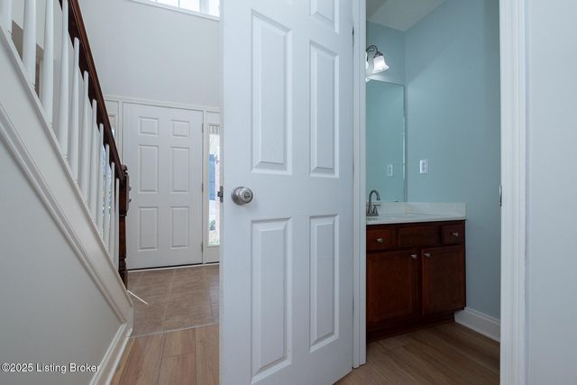 8815 Eli Dr, Louisville, KY 40291