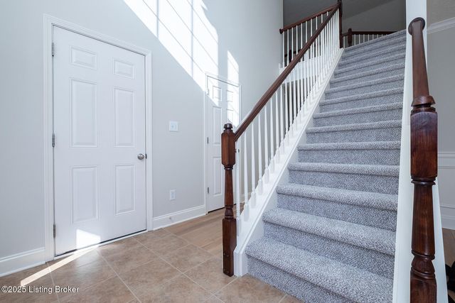 8815 Eli Dr, Louisville, KY 40291