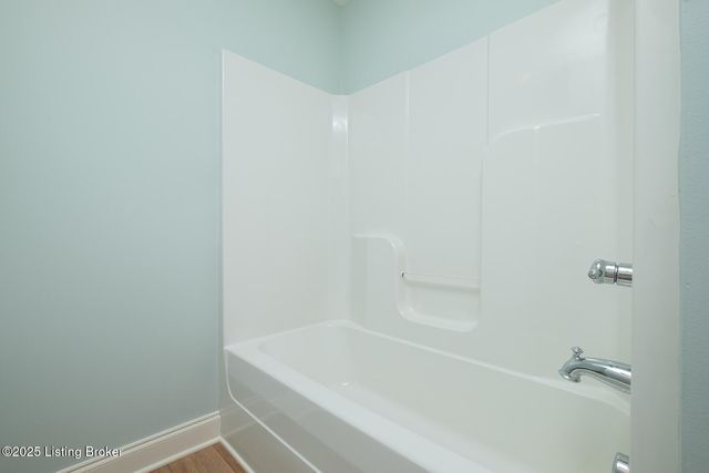 8815 Eli Dr, Louisville, KY 40291