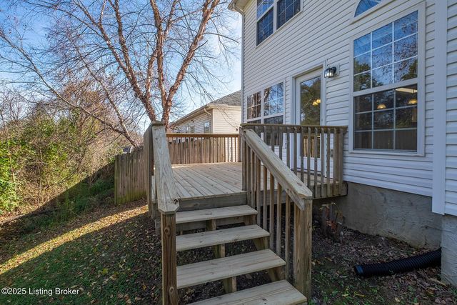 8815 Eli Dr, Louisville, KY 40291