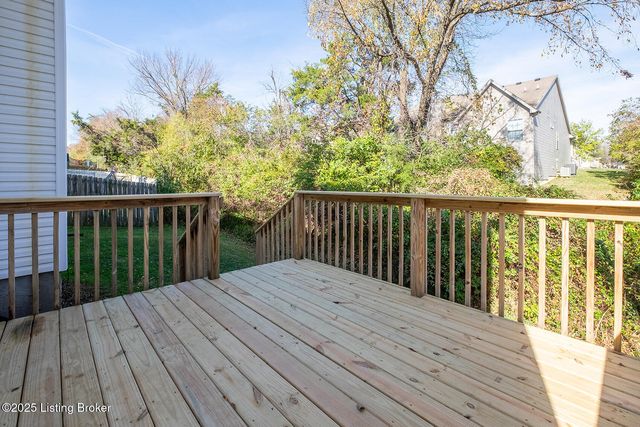 8815 Eli Dr, Louisville, KY 40291