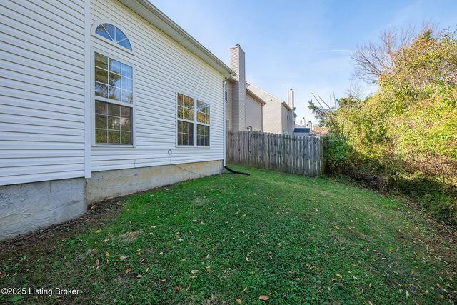 8815 Eli Dr, Louisville, KY 40291