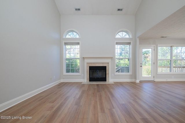 8815 Eli Dr, Louisville, KY 40291