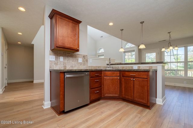 8815 Eli Dr, Louisville, KY 40291