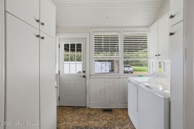 3521 Mcfarland Road, Raymond, MS 39154