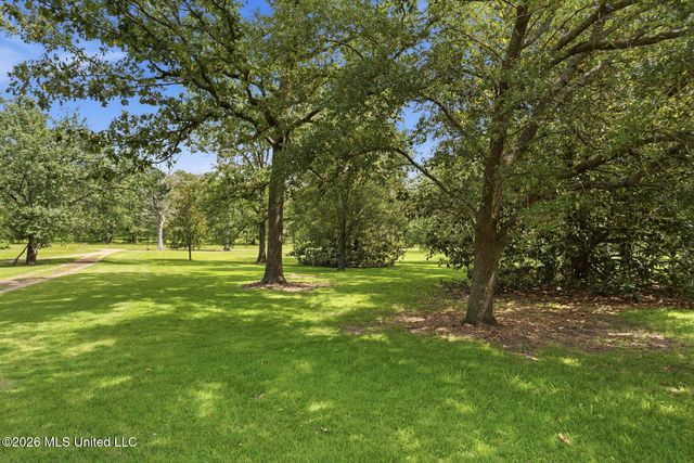 3521 Mcfarland Road, Raymond, MS 39154