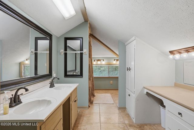 3521 Mcfarland Road, Raymond, MS 39154