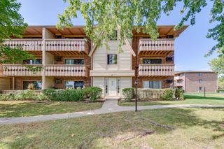4 PARKSIDE Court 12, Vernon Hills, IL 60061