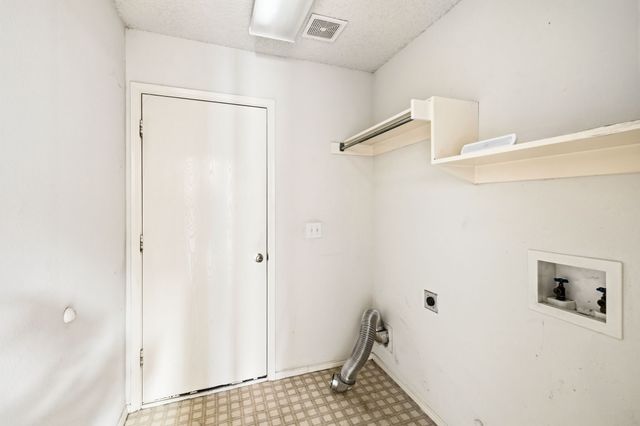 702 Lake Bridge Drive, Lake Dallas, TX 75065