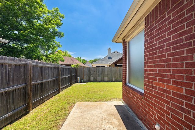 702 Lake Bridge Drive, Lake Dallas, TX 75065