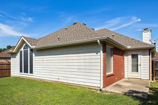 702 Lake Bridge Drive, Lake Dallas, TX 75065