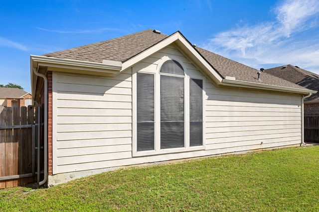 702 Lake Bridge Drive, Lake Dallas, TX 75065