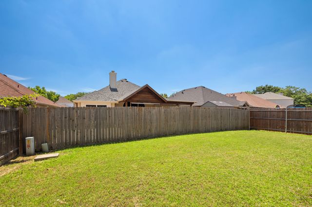 702 Lake Bridge Drive, Lake Dallas, TX 75065