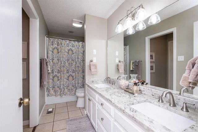 38 Woodlore Cir, Little Rock, AR 72211