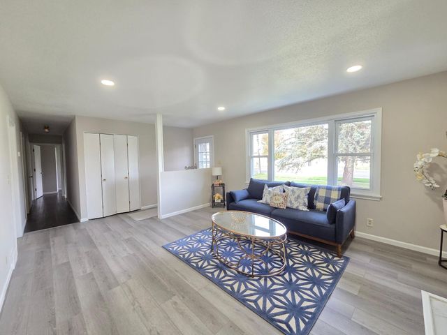 5201 W 84th Street, Bloomington, MN 55437