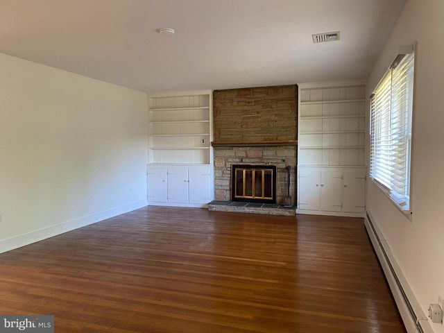 4361 SUNNYSIDE DR, Doylestown, PA 18902