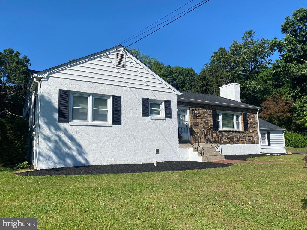 4361 SUNNYSIDE DR, Doylestown, PA 18902