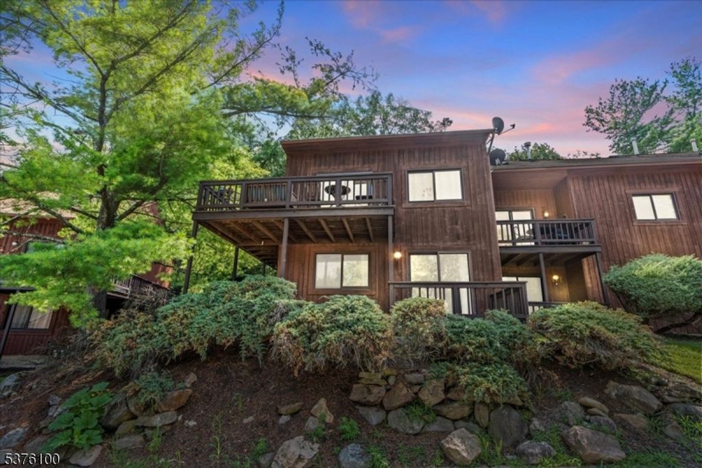 12 Stonehill Dr 1, Vernon Twp., NJ 07462
