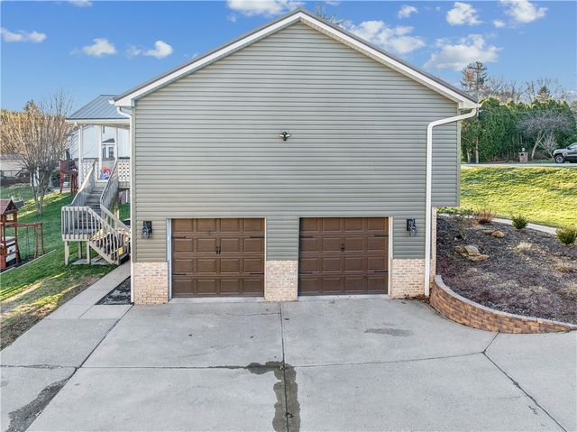 124 Pinebrook Drive, Chippewa Twp, PA 15010