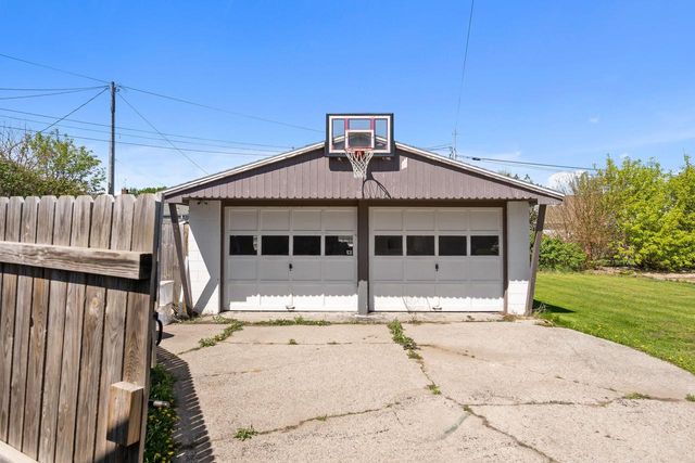 1009 S PEARL STREET, New London, WI 54961