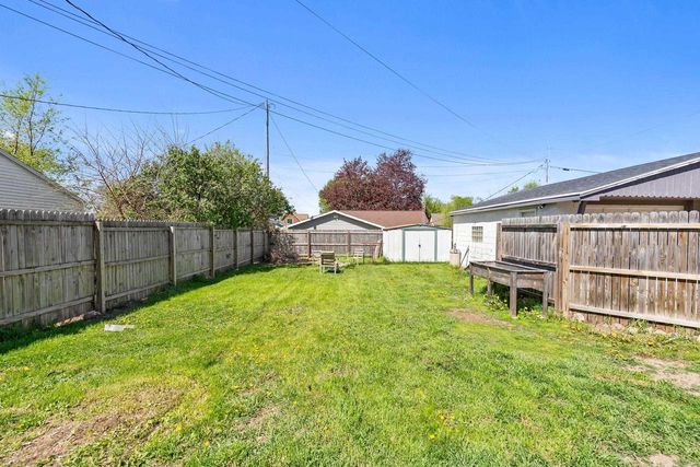 1009 S PEARL STREET, New London, WI 54961