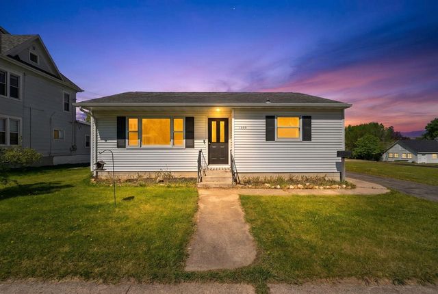 1009 S PEARL STREET, New London, WI 54961