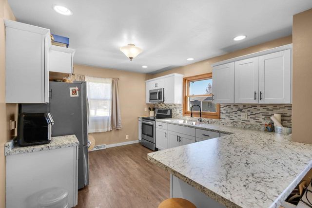 1009 S PEARL STREET, New London, WI 54961