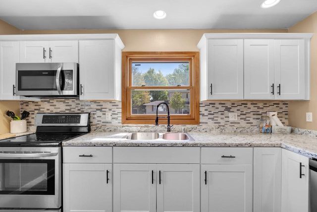 1009 S PEARL STREET, New London, WI 54961