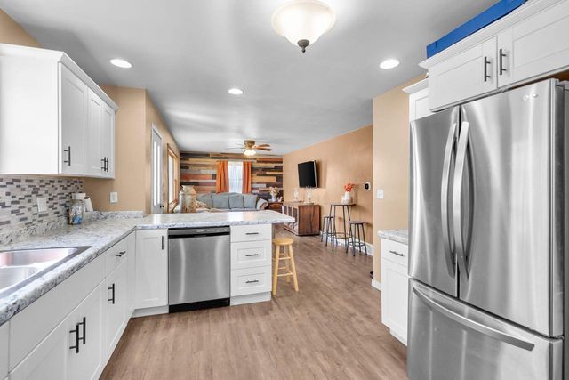 1009 S PEARL STREET, New London, WI 54961