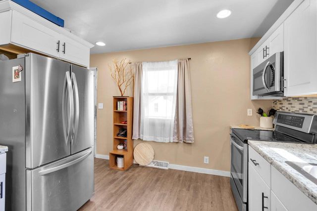 1009 S PEARL STREET, New London, WI 54961