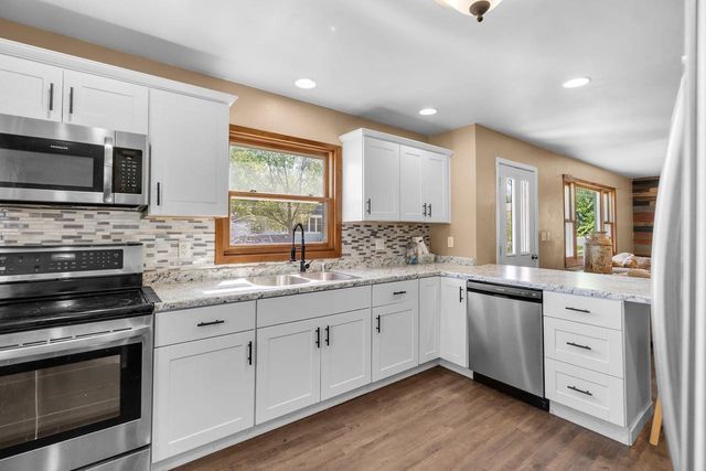 1009 S PEARL STREET, New London, WI 54961