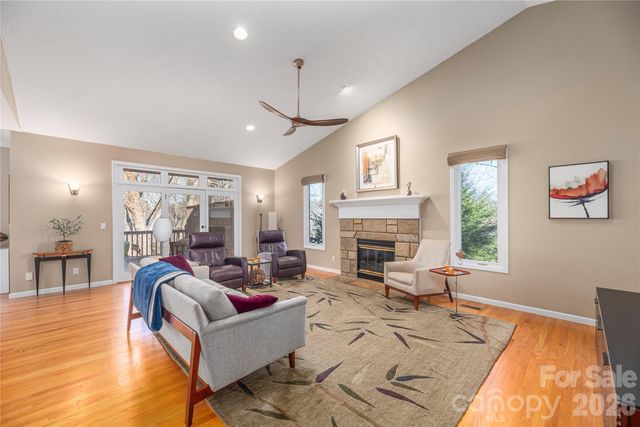 35 Hillcreek Drive, Asheville, NC 28804