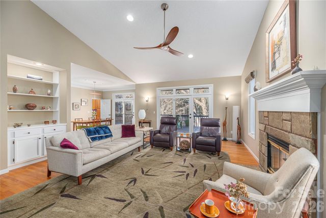 35 Hillcreek Drive, Asheville, NC 28804