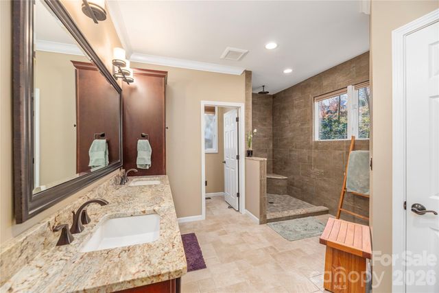 35 Hillcreek Drive, Asheville, NC 28804