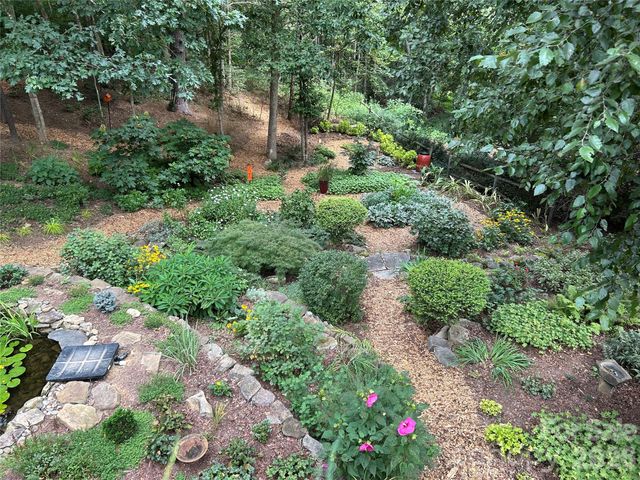 35 Hillcreek Drive, Asheville, NC 28804