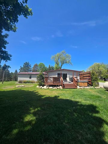 12495 5 Mile Road, Evart, MI 49631