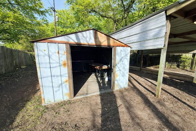 727 W Day Street, Denison, TX 75020