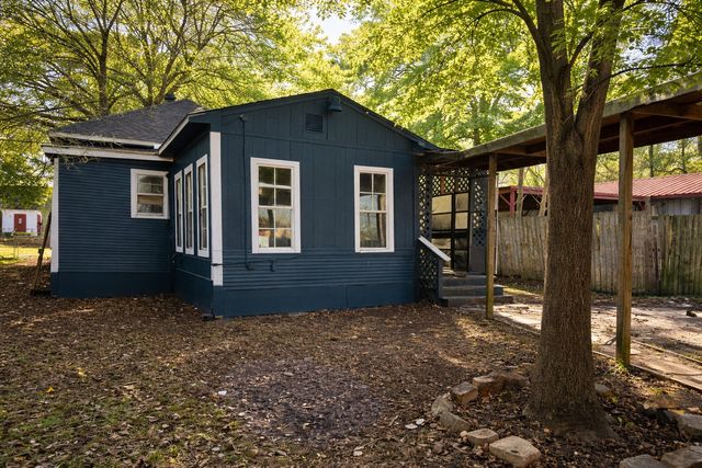 727 W Day Street, Denison, TX 75020