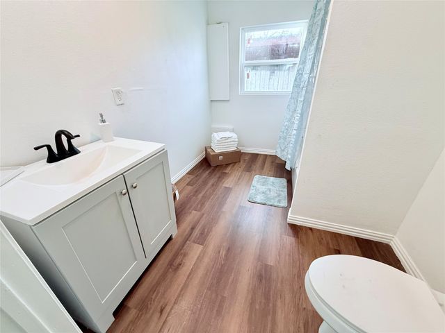 727 W Day Street, Denison, TX 75020