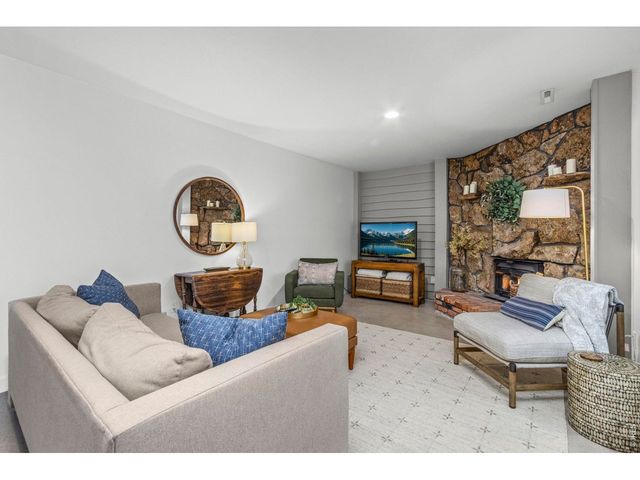 2237 Iroquois Dr, Fort Collins, CO 80525