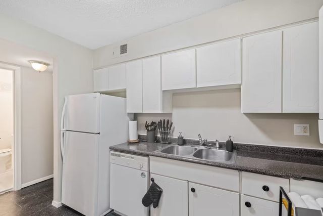 108 N Belvedere Blvd Apt 18, Memphis, TN 38104