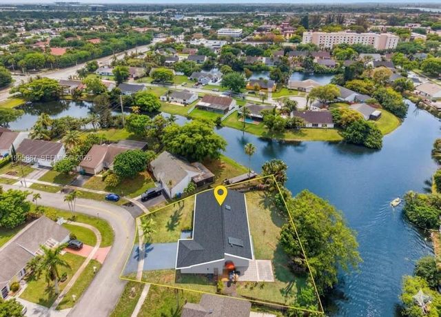 2710 Azalea Ave, Miramar, FL 33025