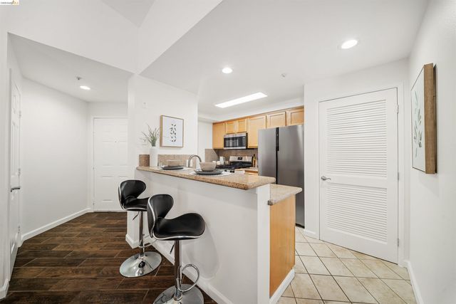280 Caldecott 321, Oakland, CA 94618