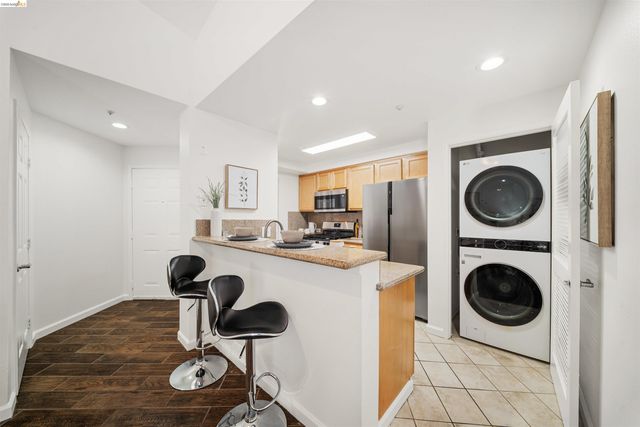 280 Caldecott 321, Oakland, CA 94618