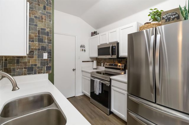 106 Shadow Wood TRL, Cedar Creek, TX 78612